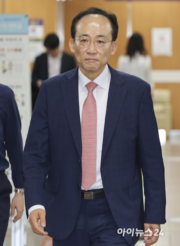 내란 중요임무 종사 혐의로 기소된 추경호 대구시장이 2일 서울 서초구 서울중앙지방법원에서 열린 12차 공판에 출석하고 있다. [사진=곽영래 기자]