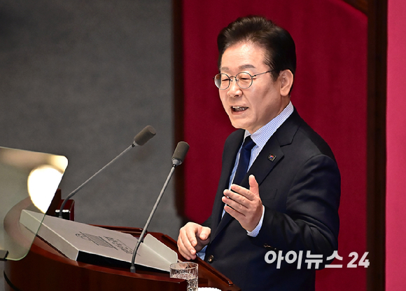 이재명 더불어민주당 대표가 10일 오전 서울 여의도 국회에서 열린 제422회 국회(임시회) 제2차 본회의에서 더불어민주당 교섭단체대표연설에서 연설을 하고 있다. [사진=곽영래 기자]