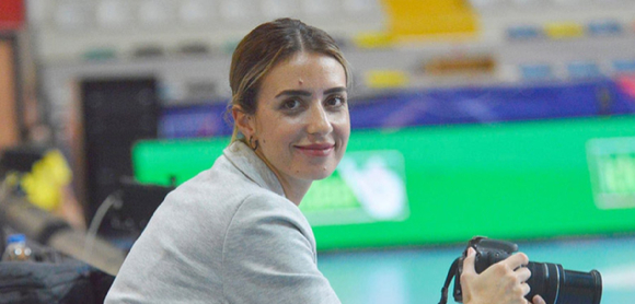 마르칠로 아본단자 흥국생명 신임 감독이 19일 장충체육관에서 열린 흥국생명가 GS칼텍스전을 현장을 직잡 찾아 경기를 지켜보고 있다. [사진=발리볼코리아닷컴]