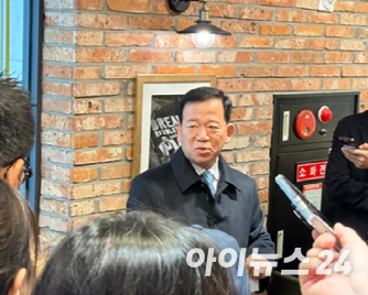 서유석 금융투자협회 회장이 17일 서울 여의도 인근 카페에서 기자들을 만나 제7대 금융투자협회장 출마의 변을 밝혔다. [사진=김민희 기자]