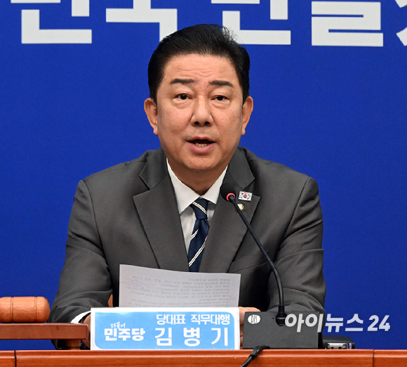 김병기 더불어민주당 당대표 직무대행 겸 원내대표가 7일 국회에서 열린 최고위원회의에서 발언을 하고 있다. [사진=곽영래 기자]