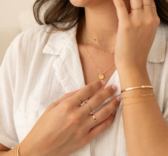 구리 팔찌가 건강에 좋을 수 있다는 전문가의 설명이 제시됐다. 사진은 본 기사 내용과 무관. [사진=Simple & Dainty]