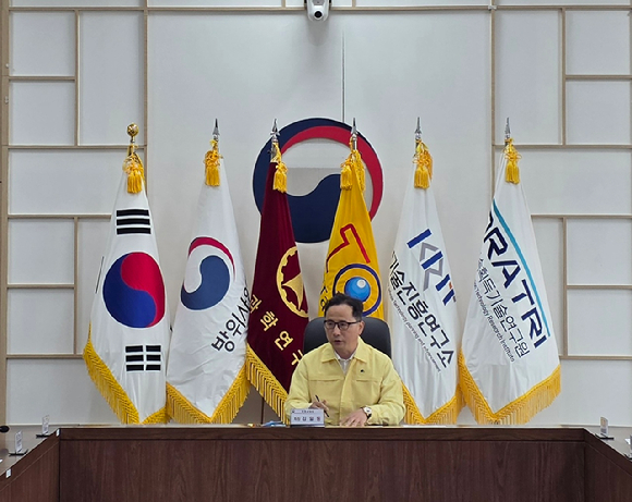 일동 방위사업청 차장이 3일 방위사업청 대전청사에서 개최된 한화에어로스페이스 폭발사고 관련 안전사고 대응 TF 회의에서 발언하고 있다. [사진=방사청]