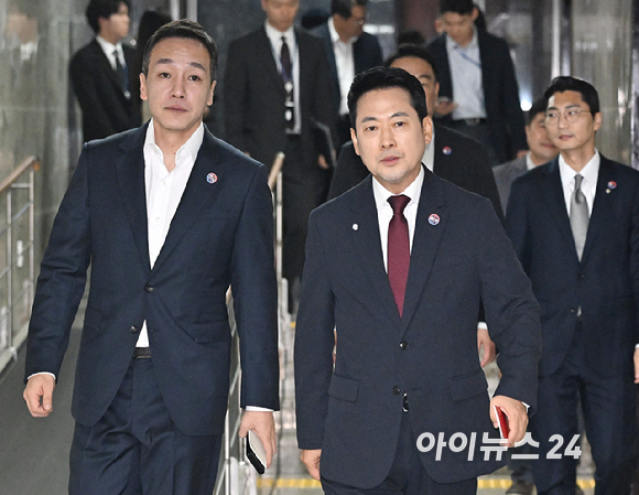 장동혁 국민의힘 대표가 10일 오전 서울 여의도 국회에서 열린 '국민의힘 중앙여성위원회&middot;맘(Mom)편한특별위원회 공동 주최 6&middot;3 참정권 침해 전국 학부모 시국 대토론회'에 참석하고 있다. [사진=곽영래 기자]