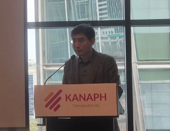 27일 서울 여의도에서 열린 IPO 간담회에서 발표 중인 이병철 카나프테라퓨틱스 대표 [사진=성진우 기자]