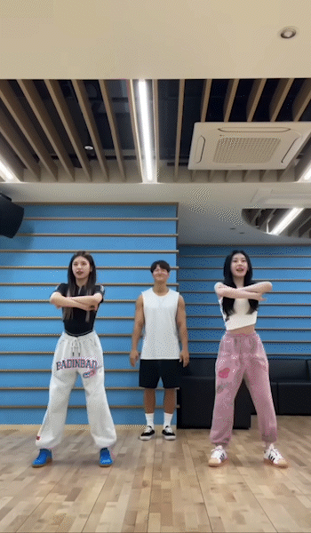 김종국과 함께한 있지(ITZY)의 신곡 'SNEAKERS' 댄스 챌린지가 공개돼 관심을 모으고 있다. [사진=있지 'SNEAKERS' 댄스 챌린지 영상 캡쳐]