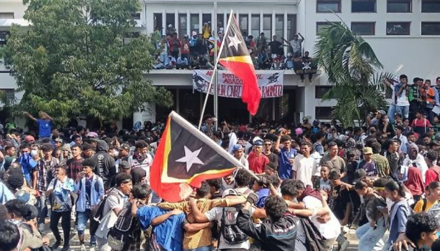 동티모르 대학생 시위대가 국가 정책에 반대하는 목소리를 높이고 있다. [사진=AFP/연합뉴스]