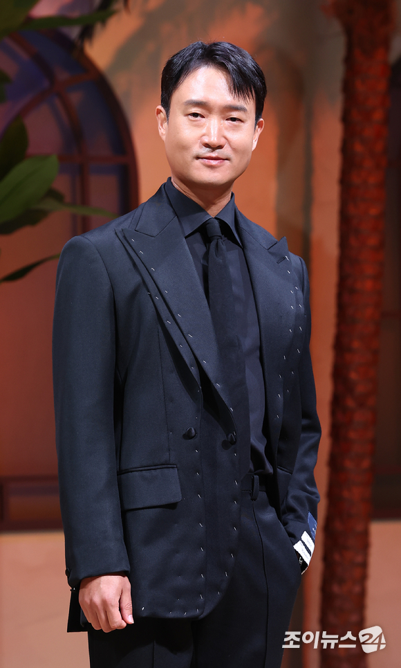배우 임지연이 28일 오후 인천 파라다이스시티에서 열린 제59회 백상예술대상 레드카펫에서 포즈를 취하고 있다. [사진=김성진 기자]