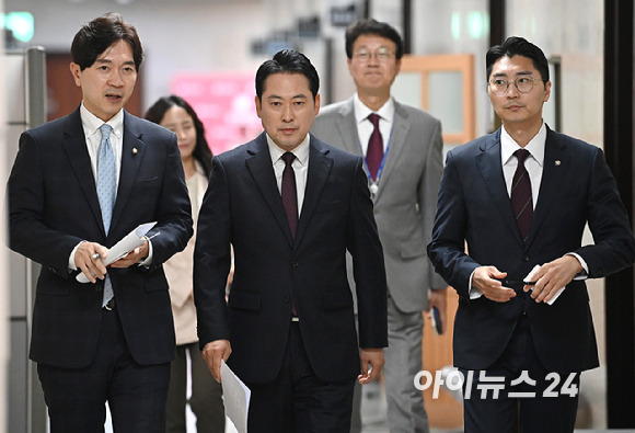 장동혁 국민의힘 대표가 17일 서울 여의도 국회에서 열린 기자간담회에 참석하고 있다. [사진=곽영래 기자]