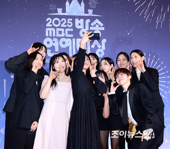 '신인감독 김연경' 김연경이 29일 오후 서울 마포구 MBC 사옥에서 열린 '2025 MBC 방송연예대상' 포토월 행사에 참석하고 있다. [사진=정소희 기자]