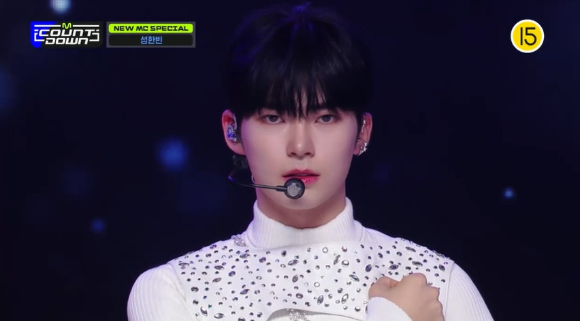 제로베이스원 성한빈이 '엠카운트다운' MC 신고식을 성공적으로 치렀다. [사진=Mnet]