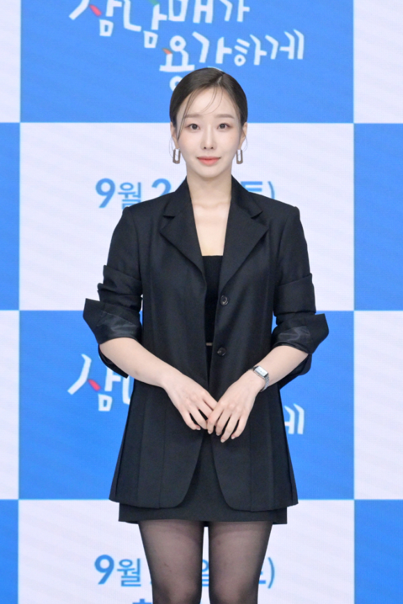 배우 문예원이 21일 온라인으로 진행된 KBS 2TV 새 주말드라마 '삼남매가 용감하게' 제작발표회에 참석해 포즈를 취하고 있다. [사진=KBS]
