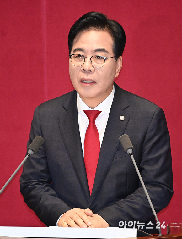 송언석 국민의힘 원내대표가 10일 서울 여의도 국회 본회의에서 교섭단체 대표 연설을 하고 있다. [사진=곽영래 기자]