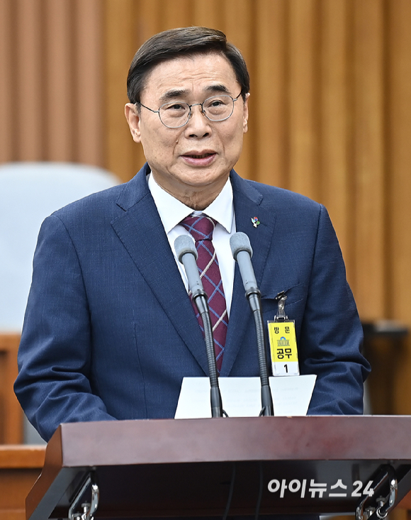 이종석 국가정보원장 후보자가 19일 오전 서울 여의도 국회에서 열린 인사청문회에서 모두발언을 하고 있다. [사진=곽영래 기자]