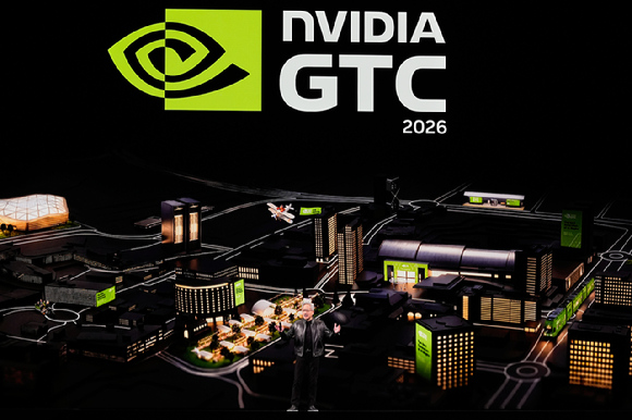 젠슨황 엔비디아 CEO가 16일(현지시간) 미국 캘리포니아주 새너제이에서 개막한 'GTC 2026' 무대에서 '루빈' 제품에 대해 소개하고 있다. [사진=연합뉴스]