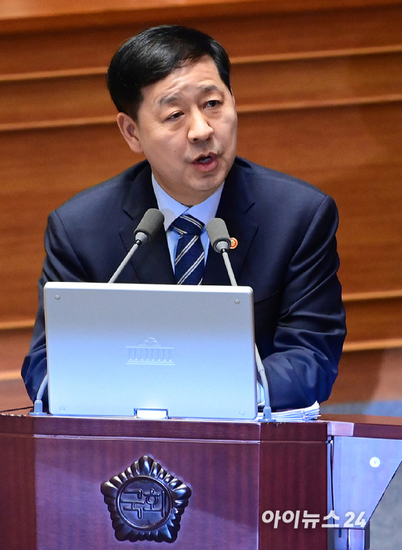 구윤철 부총리 겸 재정경제부 장관이 10일 오후 서울 여의도 국회에서 열린 제432회국회(임시회) 제5차 본회의 경제 분야 대정부질문에서 윤영석 국민의힘 의원 질문에 답변하고 있다. [사진=정소희 기자]