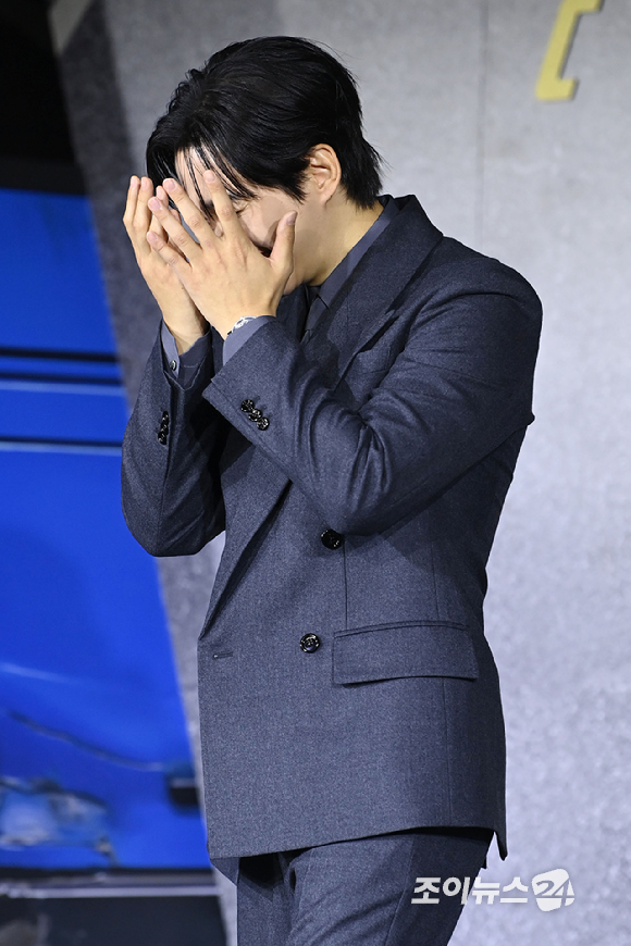 배우 이준호가 22일 오전 서울 강남구 삼성동 웨스틴 서울 파르나스에서 열린 넷플릭스 시리즈 '캐셔로' 제작발표회에 참석해 포즈를 취하고 있다. [사진=문수지 기자]