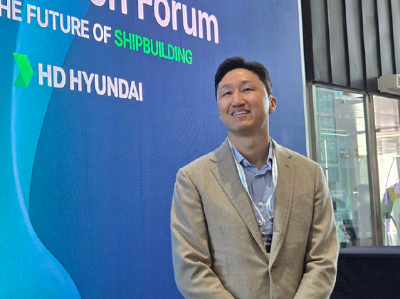 최태원 SK 회장이 29일 경주예술의전당에서 열린 한미 비즈니스 라운드 테이블 및 환영 만찬 참석을 위해 입장하고 있다. [사진=최란 기자]