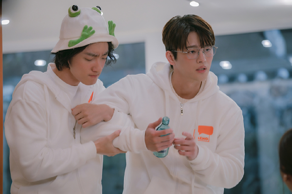 블랙핑크 지수가 넷플릭스 '월간남친'에서 웹툰 PD 미래를 연기하고 있다. [사진=넷플릭스]