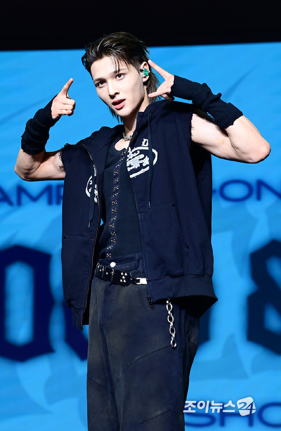 그룹 앰퍼샌드원 마카야가 12일 오후 서울 등촌동 스카이아트홀에서 열린 앰퍼샌드원(AMPERS&ONE) 미니 3집 '라우드 앤 프라우드' 발매 기념 쇼케이스에 참석하고 있다. [사진=정소희 기자]