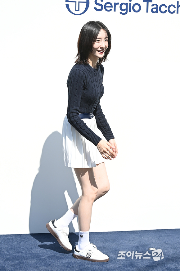 배우 박지현이 26일 오후 서울 용산구 한남동 플래그십 스토어에서 열린 클래식 라이프스타일 브랜드 세르지오 타키니 한남 플래그십 스토어 오픈 기념 포토콜 행사에 참석하고 있다. [사진=문수지 기자]