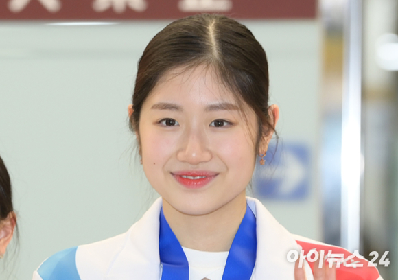여자 국가대표 피겨스케이팅 선수 이해인(18·세화여고)이 지난해 김포국제공항을 통해 입국하고 있다. [사진=정소희 기자]