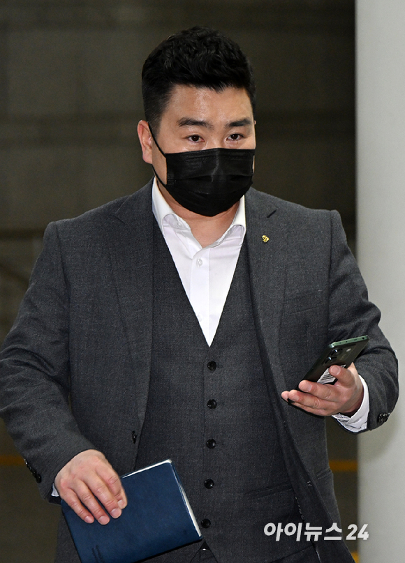 김현태 전 육군 특수전사령부 707특수임무단장이 14일 서울 서초구 서울중앙지방법원에서 열린 내란중요임무종사 혐의 관련 공판에 출석하고 있다. [사진=사진공동취재단]