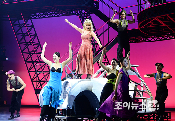 뮤지컬배우 손승연이 26일 오후 서울 삼성동 코엑스아티움에서 진행된 뮤지컬 '렘피카' 프레스콜에서 열창하고 있다. [사진=정소희 기자]