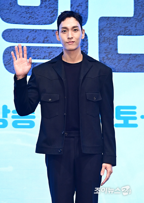 배우 최태준이 25일 오후 서울 구로구 더세인트에서 열린 KBS 2TV 새 주말드라마 '다리미 패밀리' 제작발표회에서 포토타임을 갖고 있다. [사진=곽영래 기자]