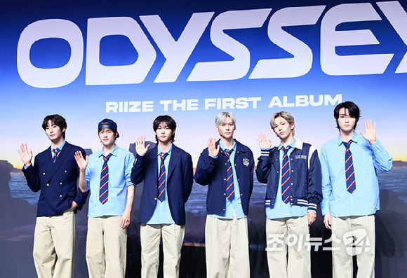 그룹 라이즈가 19일 오전 서울 용산구 블루스퀘어에서 열린 라이즈(RIIZE) 첫 정규 'ODYSSEY(오디세이)' 쇼케이스에 참석하고 있다. [사진=정소희 기자]
