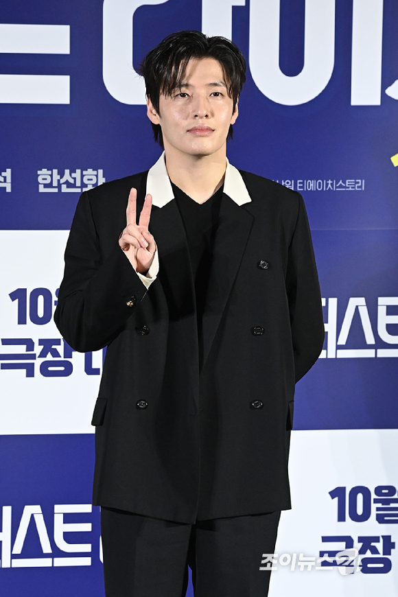 배우 강하늘이 25일 서울 용산구 CGV 용산아이파크몰점에서 열린 영화 '퍼스트 라이드'(감독 남대중) 제작보고회에 참석해 포즈를 취하고 있다. [사진=문수지 기자]