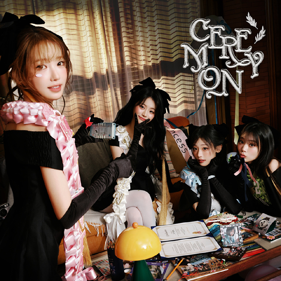 QWER 신보 온라인 커버 이미지 [사진=쓰리와이코프레이션]