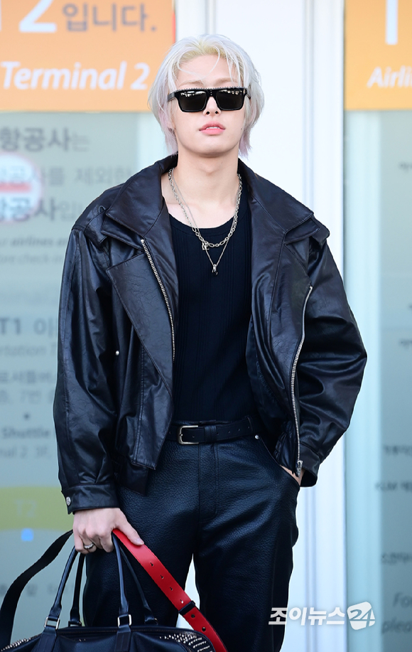 그룹 에이티즈(ATEEZ) 민기가 20일 해외 일정 참석 차 인천국제공항을 통해 출국하고 있다. [사진=정소희 기자]