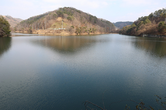 진천군 문백면 옥성저수지(옛 옥산저수지) 모습.2025.11.26 [사진=연합뉴스]