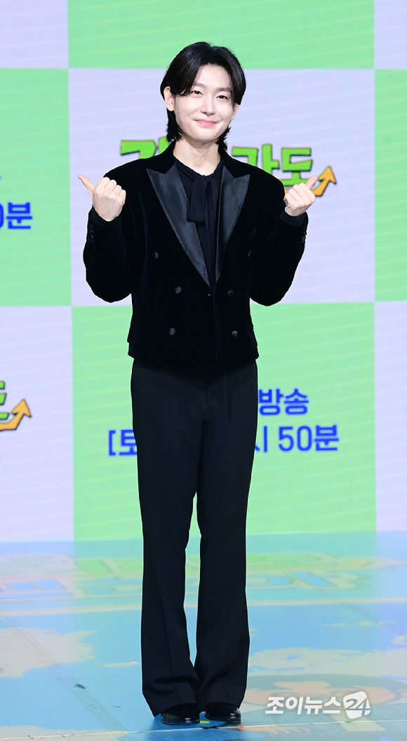 가수 김용빈이 16일 오전 서울 마포구 쇼킹케이팝센터에서 열린 ENA 예능 프로그램 '길치라도 괜찮아' 제작발표회에 참석하고 있다. [사진=정소희 기자]