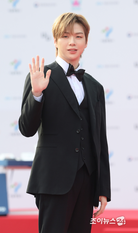 '아시아스타상' 가수 강다니엘이 22일 오후 서울 영등포구 여의도 KBS홀에서 열린 '서울드라마어워즈 2022' 레드카펫 행사에 참석하고 있다. [사진=정소희 기자]