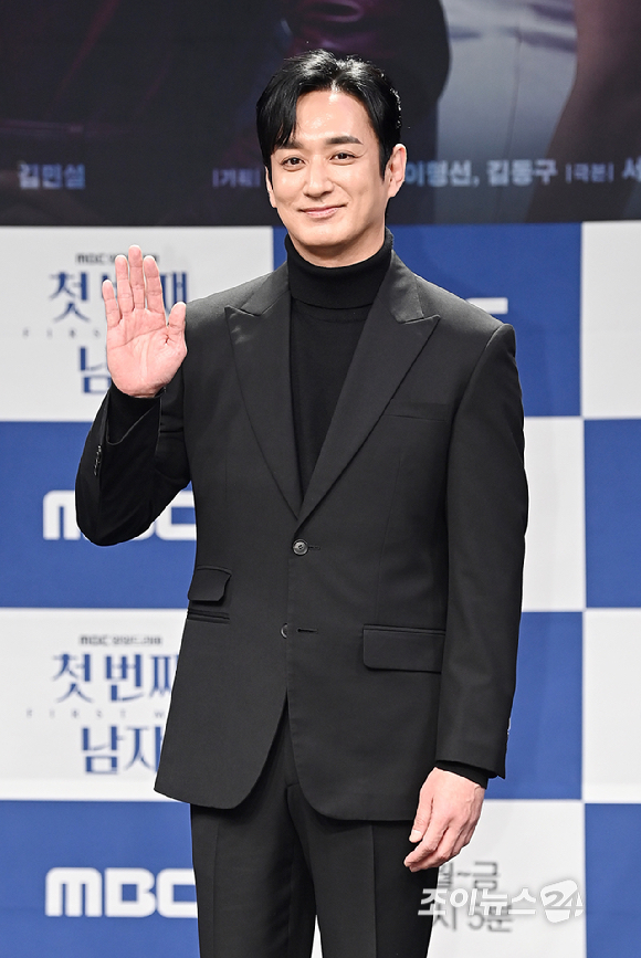 배우 이재황이 10일 서울 마포구 상암동 MBC 사옥에서 열린 MBC 새 일일 '첫 번째 남자' 제작발표회에서 포즈를 취하고 있다. [사진=곽영래 기자]