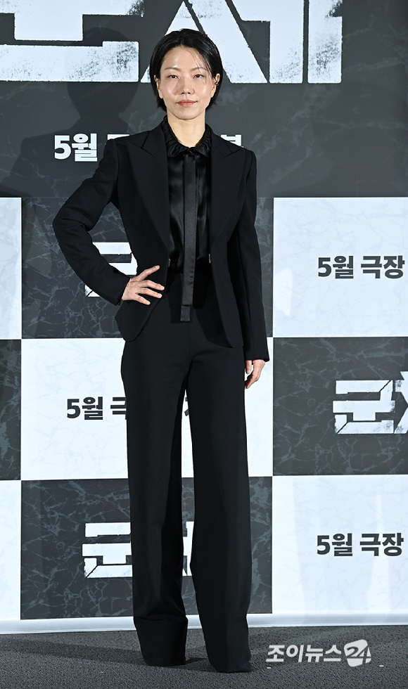 배우 김신록이 6일 오전 서울 용산구 CGV 용산아이파크몰에서 열린 영화 '군체' 제작보고회에서 포토타임을 갖고 있다. [사진=곽영래 기자]