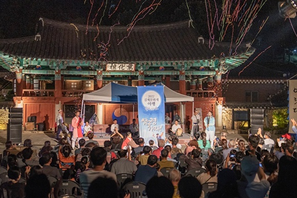 전라북도 김제시에서 개최한 야행 월하나르샤 공연.