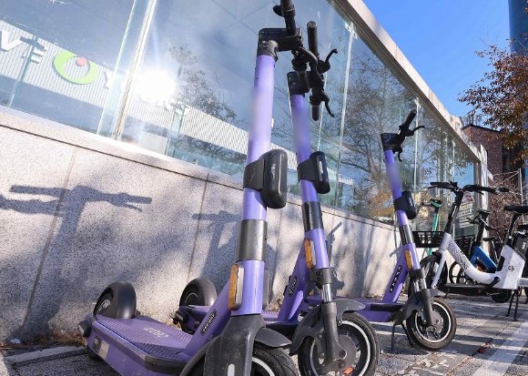 서울 시내 전동킥보드 [사진=연합뉴스]