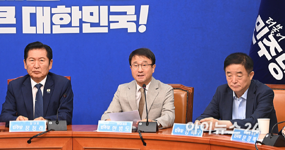 한병도 더불어민주당 원내대표가 19일 서울 여의도 국회에서 열린 최고위원회의에서 발언하고 있다. [사진=곽영래 기자]