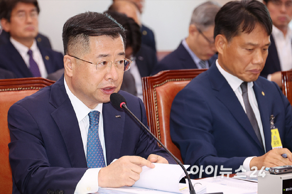 강경성 대한무역투자진흥공사(KOTRA) 사장이 16일 서울 여의도 국회에서 열린 국회 산업통상자원중소벤처기업위원회의 대한무역투자진흥공사 등에 대한 2025 국정감사에서 질의에 답변하고 있다. [사진=곽영래 기자]