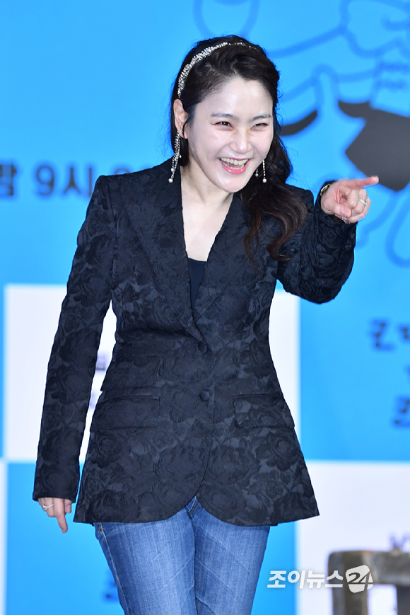 첼로연주가 겸 지휘자 장한나가 10일 오전 서울 영등포구 여의도동 KBS별관에서 진행된 KBS 2TV 새 예능프로그램 '크레이지 리치 코리안' 제작발표회에 참석해 포즈를 취하고 있다. [사진=문수지 기자]