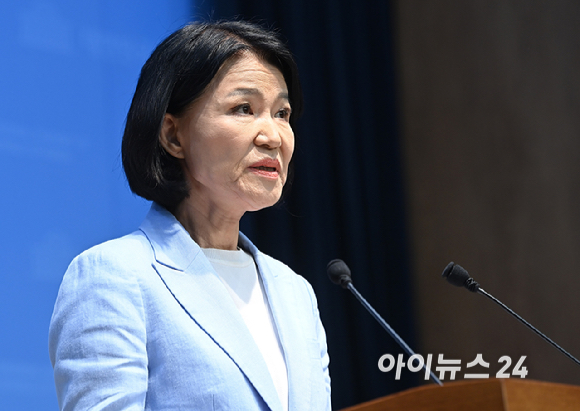 이진숙 국민의힘 의원이14일 서울 여의도 국회 소통관에서 5.18 민주화운동 관련 긴급 기자회견을 하고 있다. [사진=곽영래 기자]