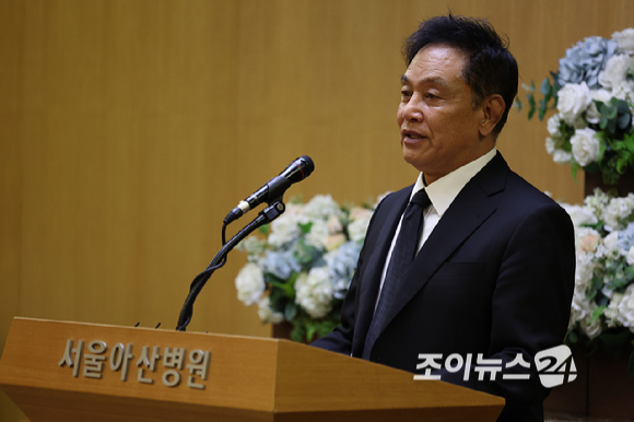 배우 김영철이 27일 서울 송파구 서울아산병원 장례식장에서 엄수된 배우 이순재 영결식에서 추도사를 하고 있다. [사진=곽영래 기자]