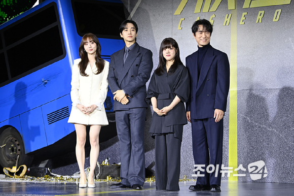 배우 김혜준, 이준호, 김향기, 김병철이 22일 오전 서울 강남구 삼성동 웨스틴 서울 파르나스에서 열린 넷플릭스 시리즈 '캐셔로' 제작발표회에 참석해 포즈를 취하고 있다. [사진=문수지 기자]