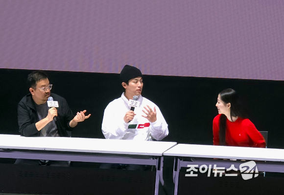 연상호 감독과 배우 박정민, 박보영이 영화 '얼굴' GV에서 대화를 나누고 있다. [사진=조이뉴스24 DB]