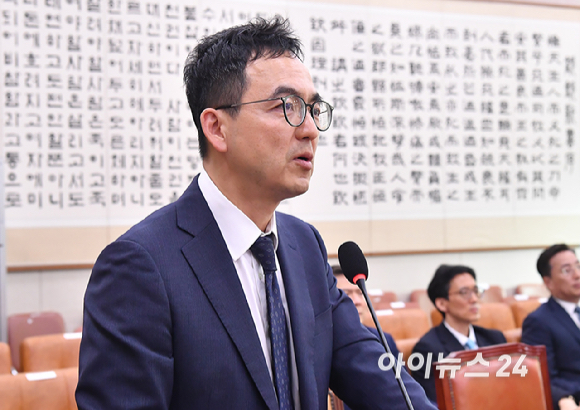 구자현 검찰총장 직무대행이 3일 서울 여의도 국회에서 열린 윤석열 정권 정치검찰 조작기소 의혹사건 진상규명 국정조사 특별위원회 전체회의에서 기관 보고를 하고 있다. [사진=곽영래 기자]