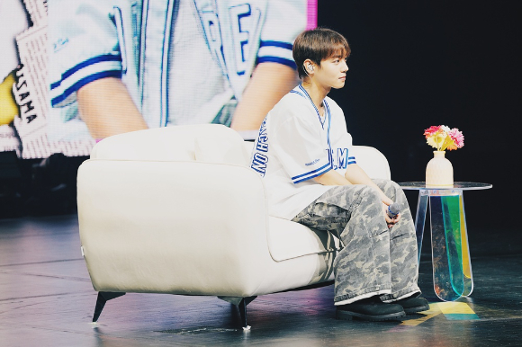 배우 박지훈이 팬미팅을 통해 팬들을 만나고 있다. [사진=YY엔터테인먼트]