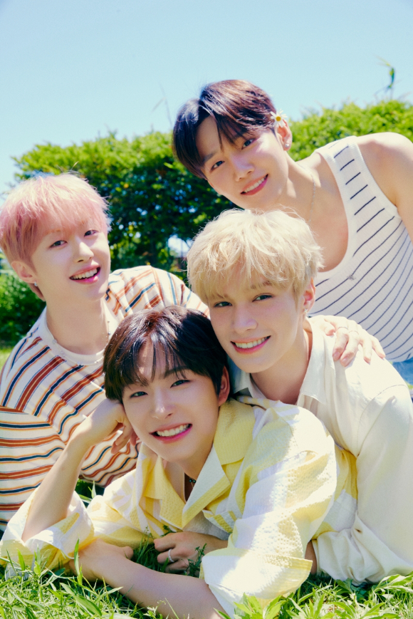 비디유 단체 콘셉트 포토 [사진=오르카뮤직]